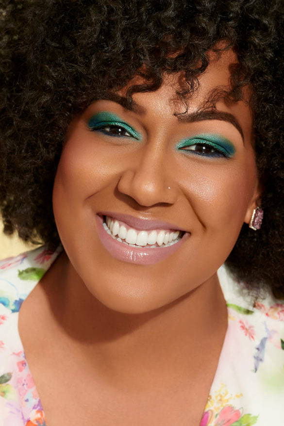 Veronica Martin – Green Status Younique Presenter